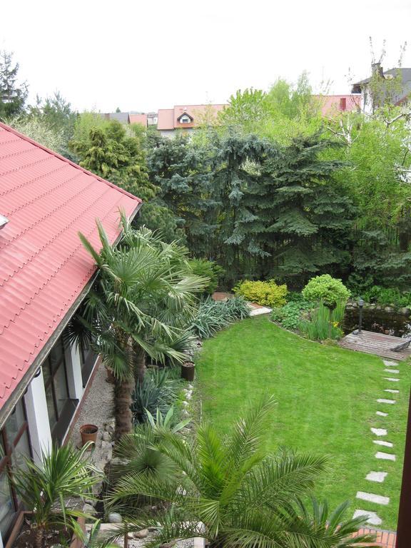 Pokoje Goscinne Pod Palmami Busko-Zdrój Exterior foto