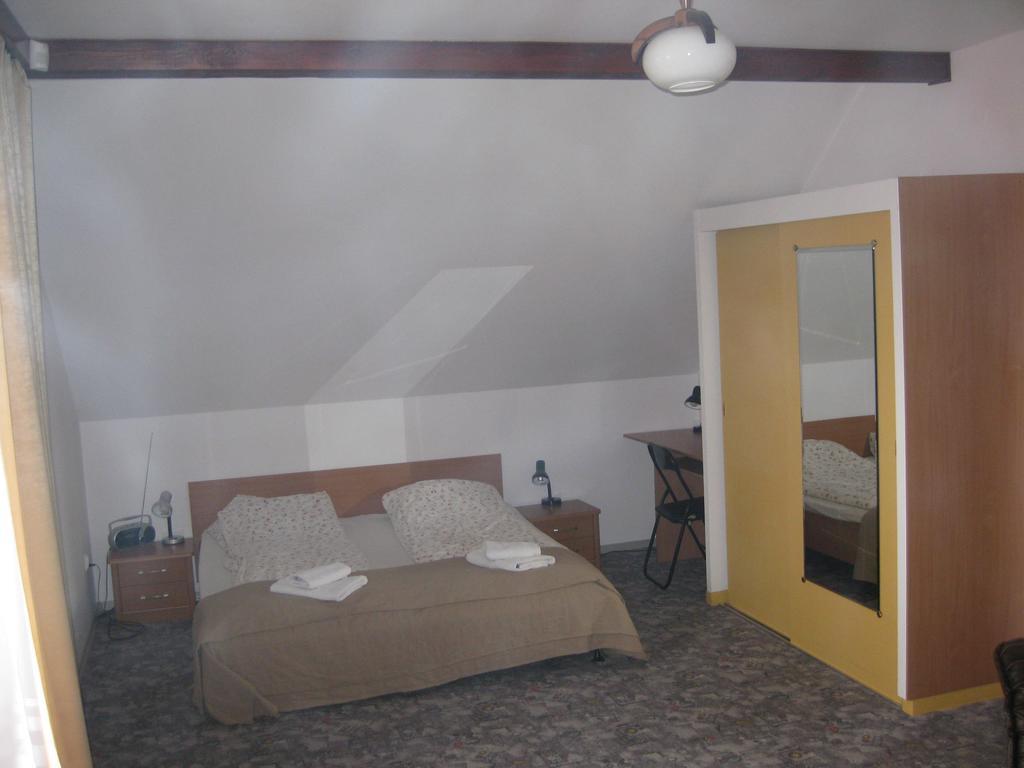 Pokoje Goscinne Pod Palmami Busko-Zdrój Exterior foto