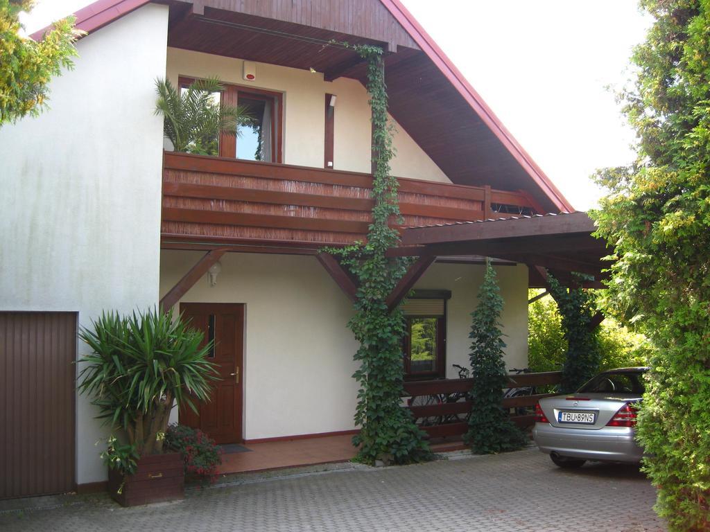 Pokoje Goscinne Pod Palmami Busko-Zdrój Exterior foto
